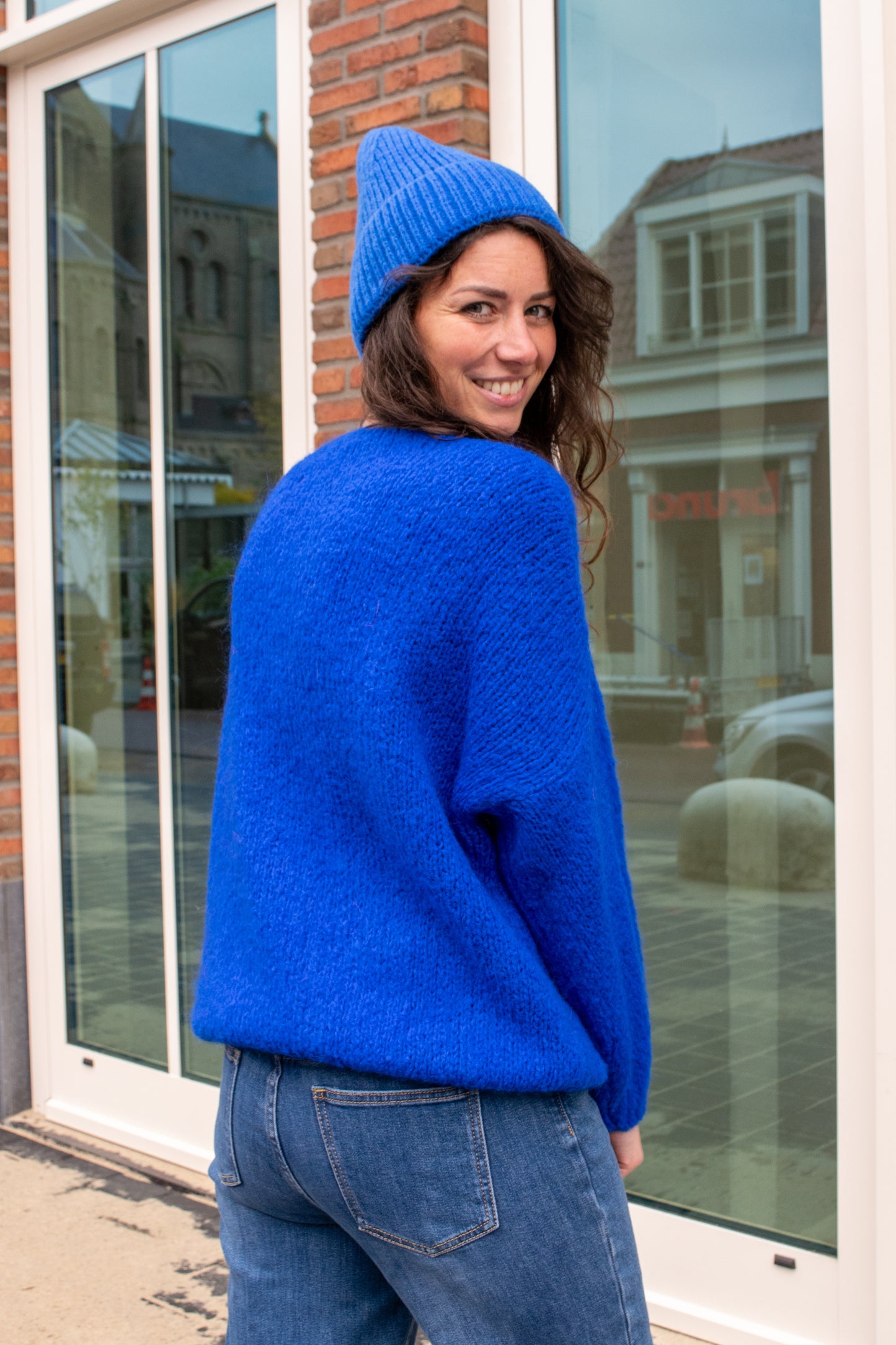 Soft Vhals trui oversized fel kobalt
