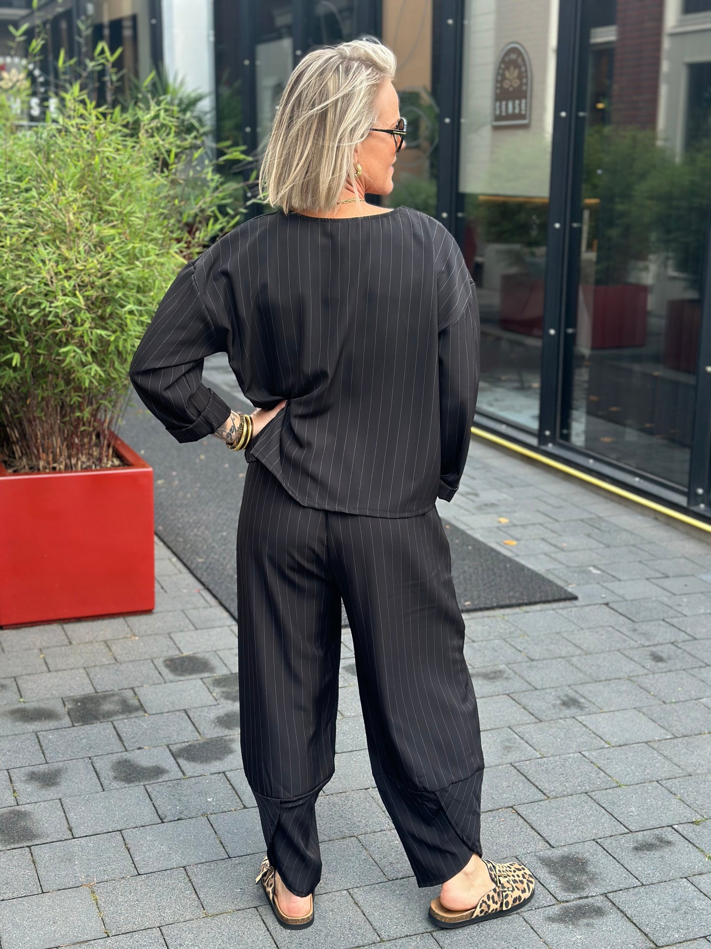 Tweedelige krijtstreep set broek en top zwart