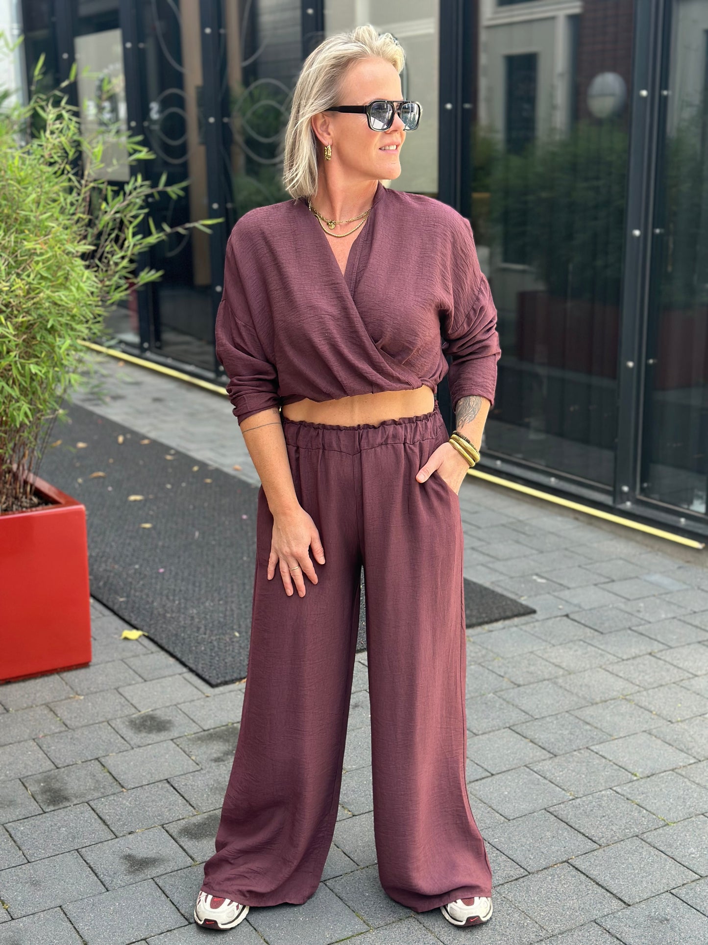 Tweedelige set broek en top aubergine