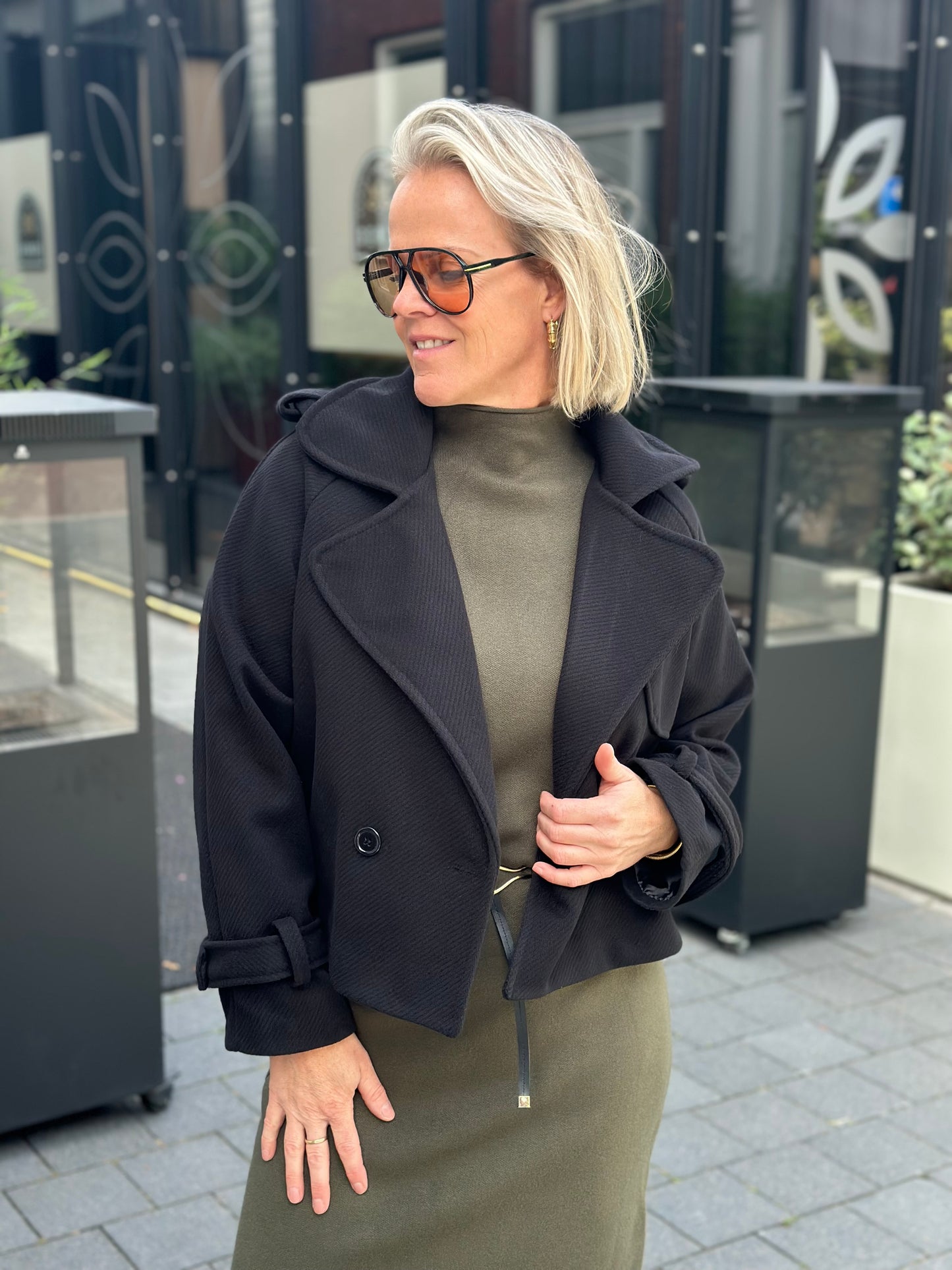 Korte trenchcoat zwart
