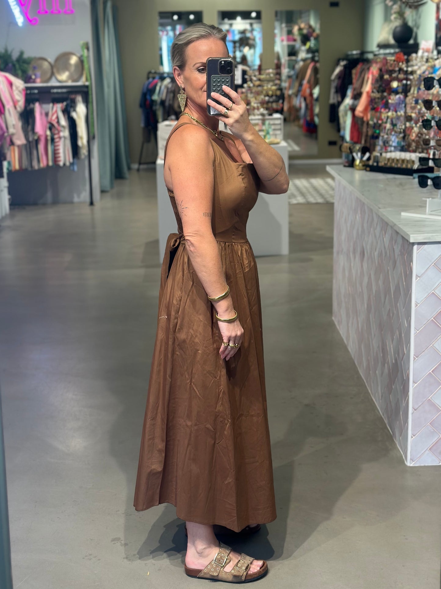 Lori Dress bruin