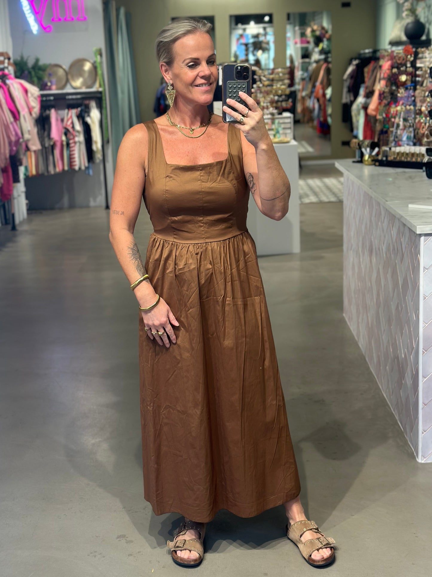 Lori Dress bruin