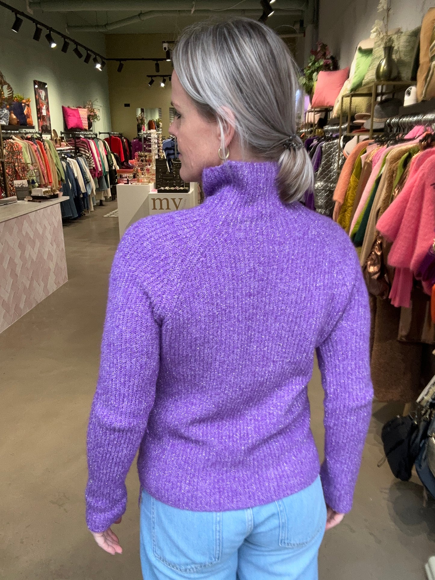 Soft lurex trui met hoog boord paars