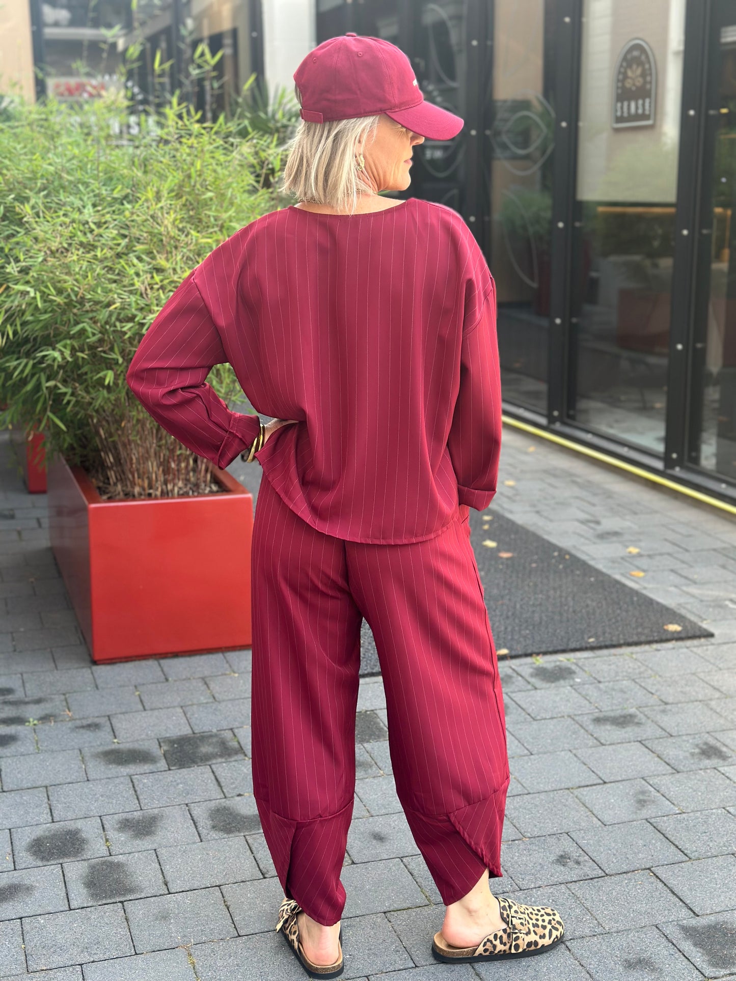 Tweedelige krijtstreep set broek en top diep rood