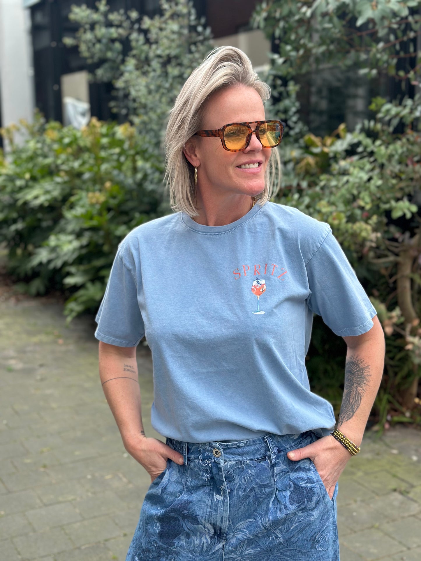 T-shirt Spritz Club jeans blauw