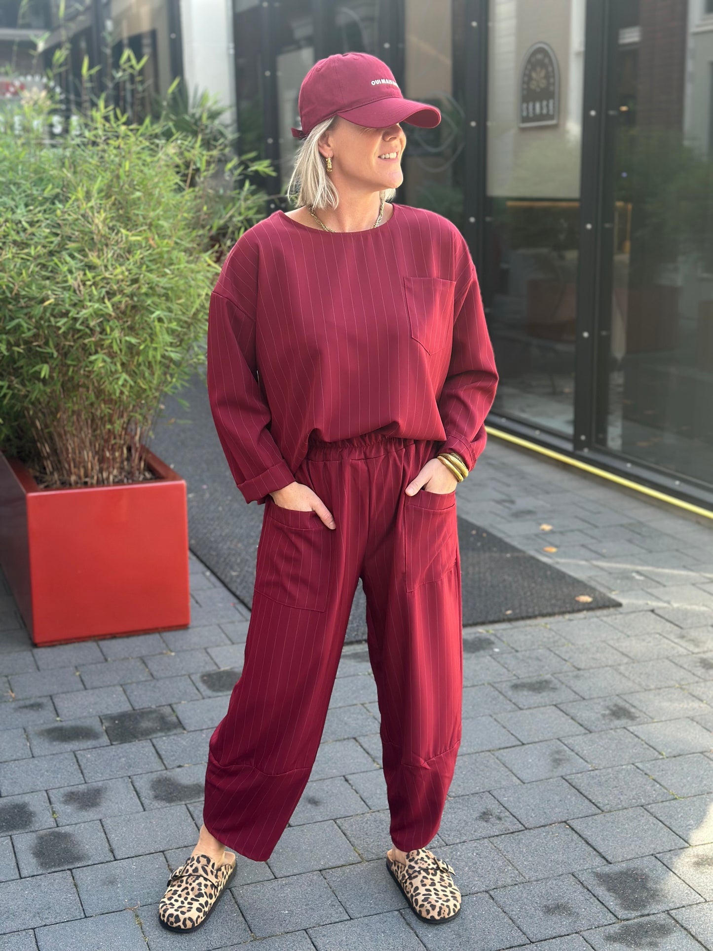 Tweedelige krijtstreep set broek en top diep rood