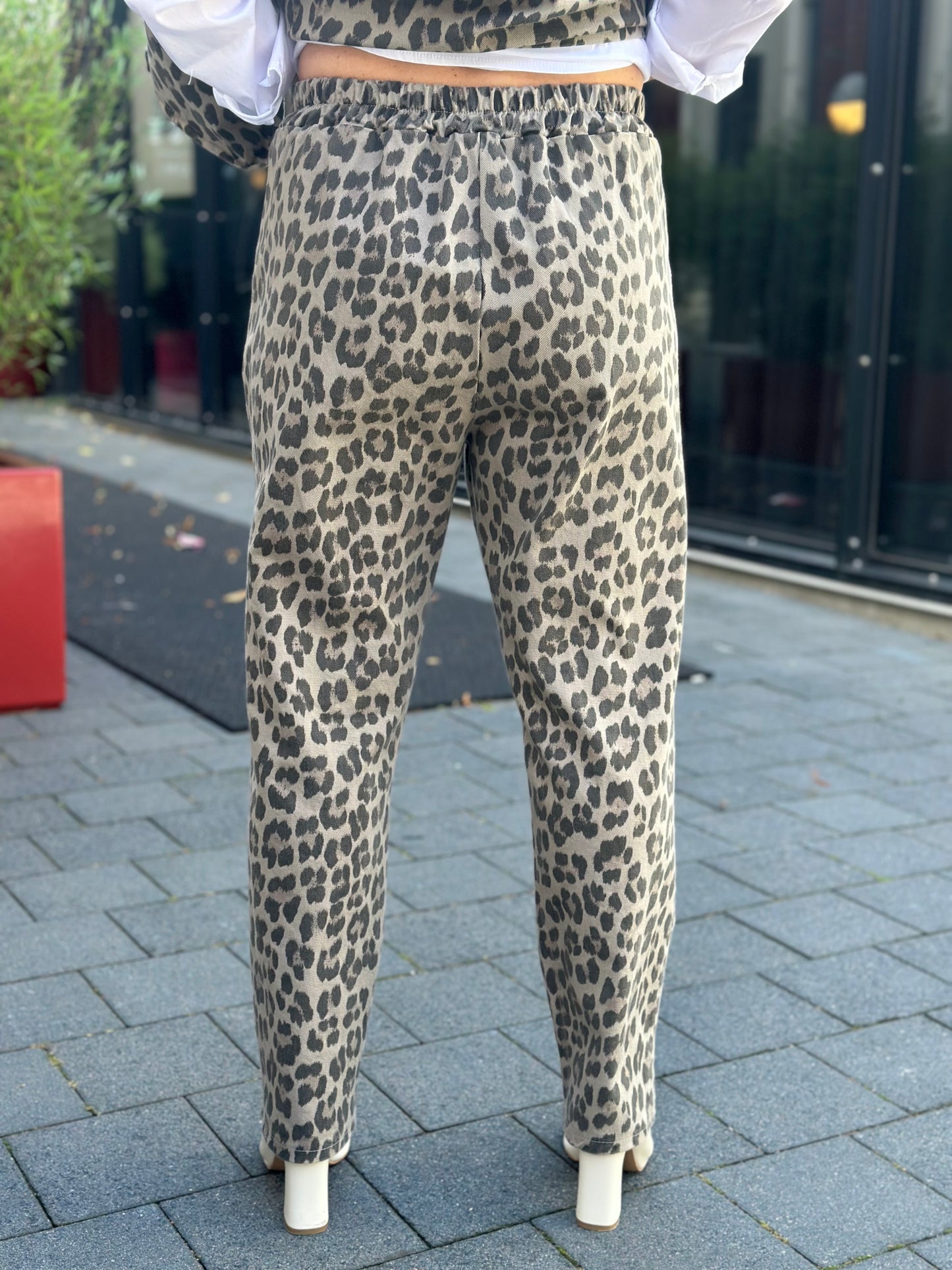 Leopard denim broek