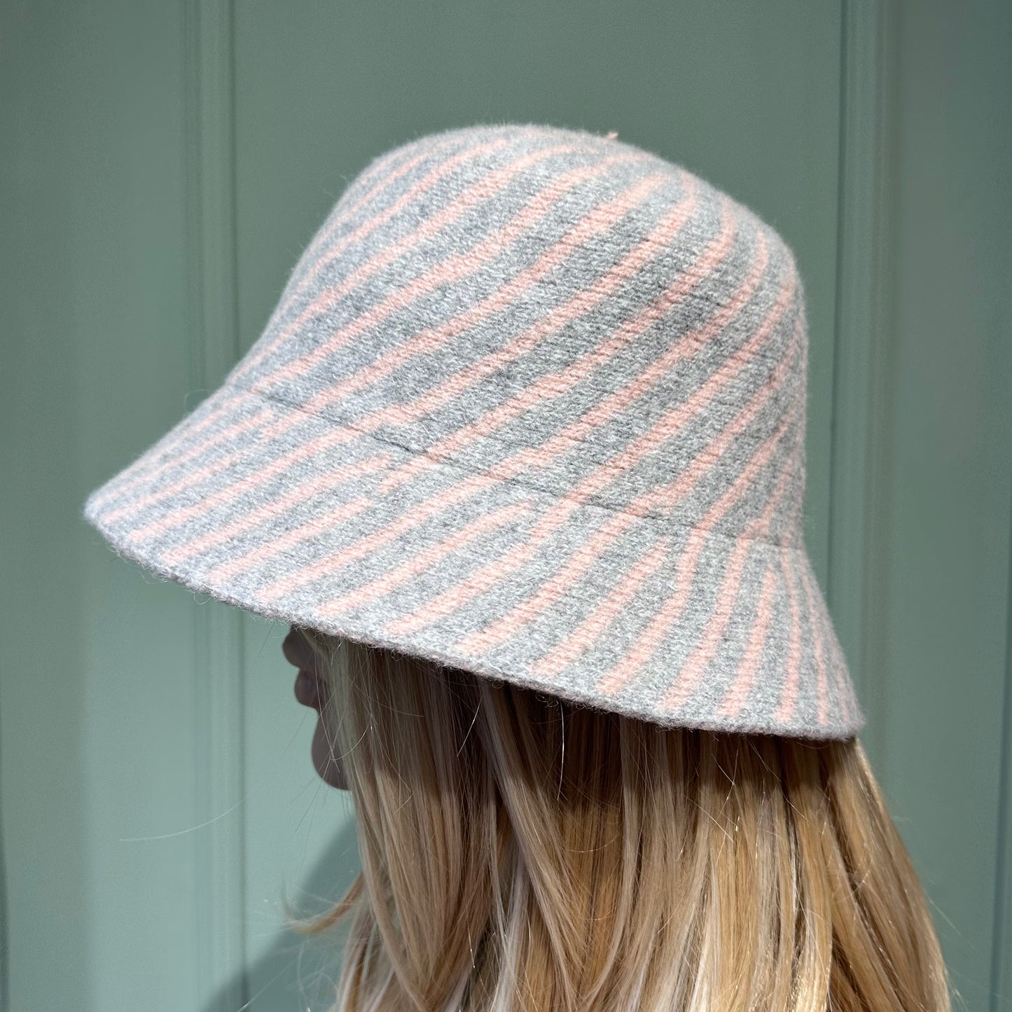 wollen bucket hat stripe grijs/roze