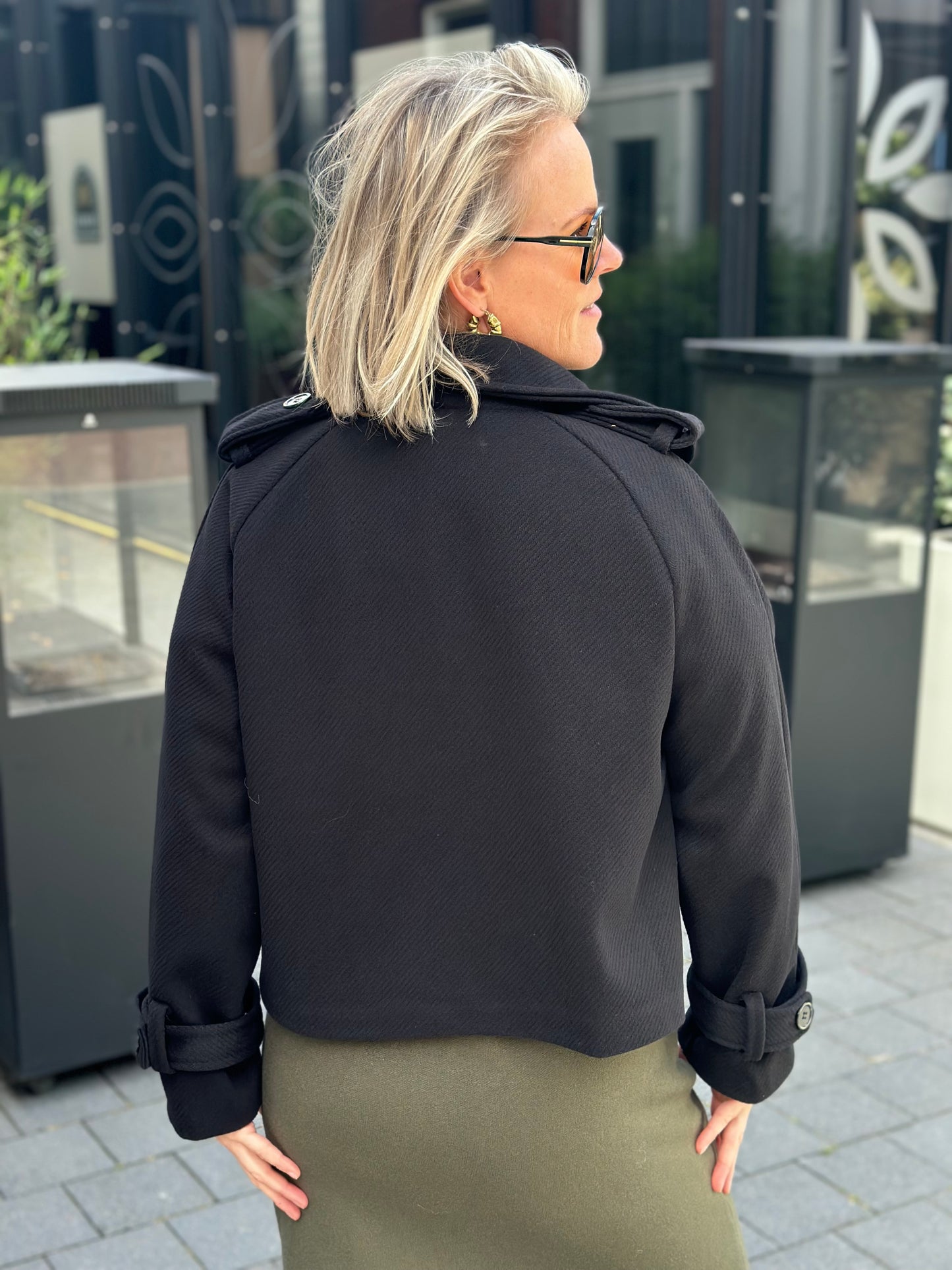 Korte trenchcoat zwart