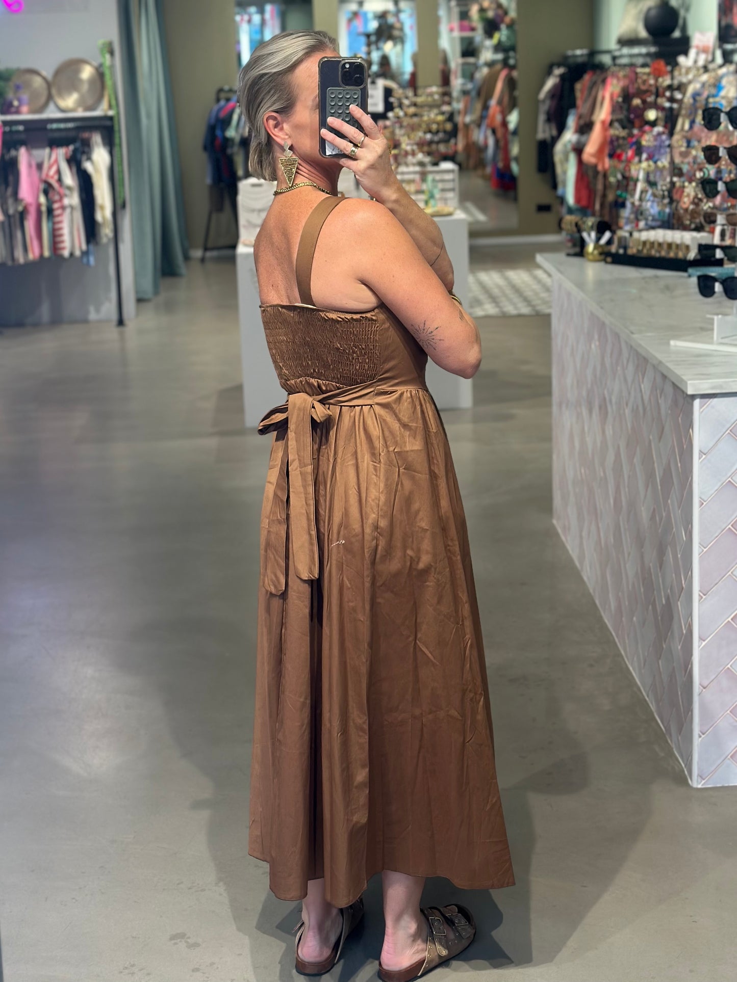 Lori Dress bruin