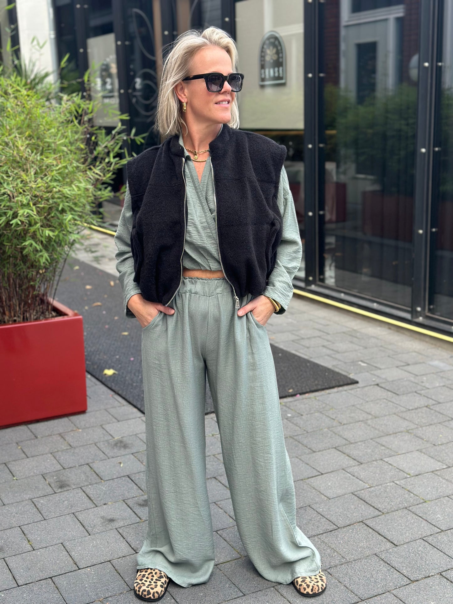 Tweedelige set broek en top soft green/grey