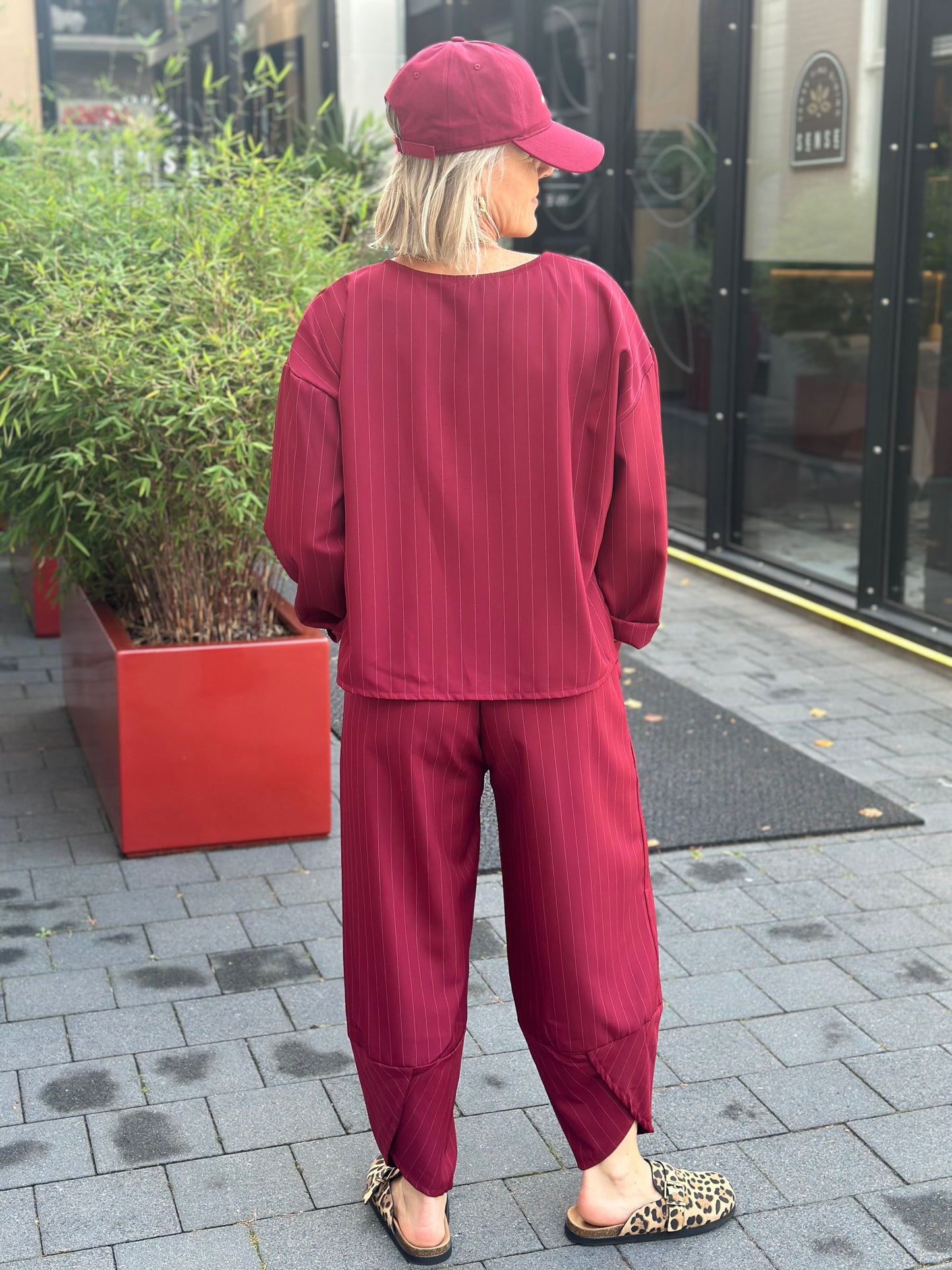 Tweedelige krijtstreep set broek en top diep rood