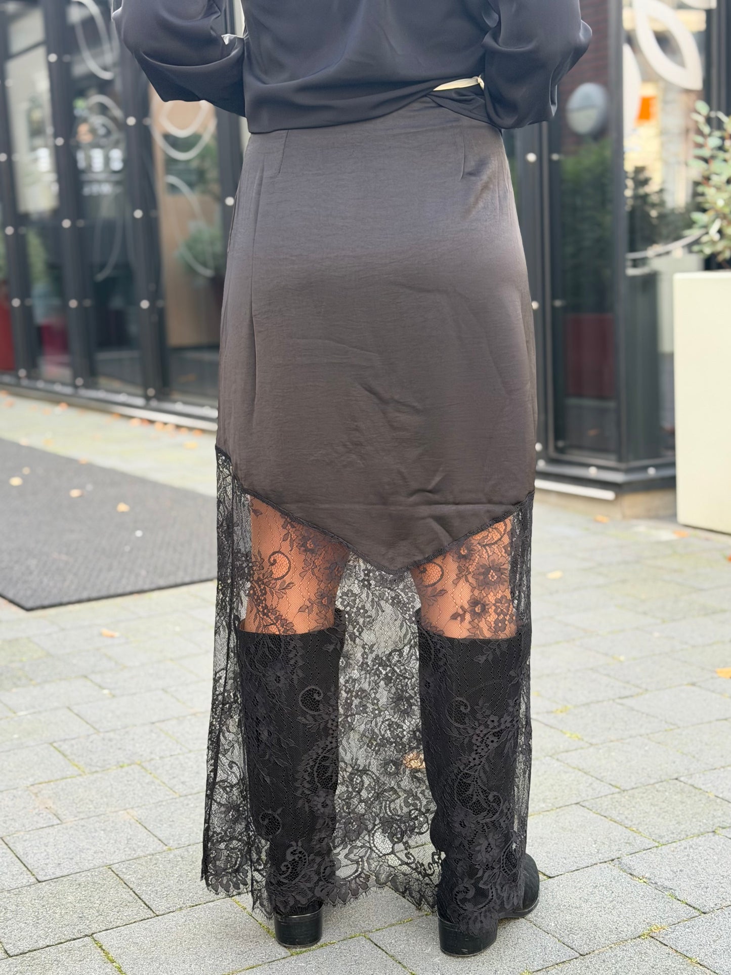 Lange zijde rok met kant zwart