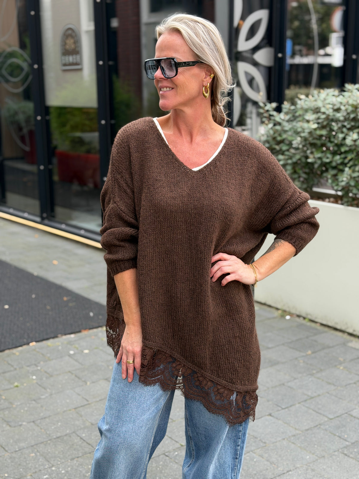 Asymmetrisch trui met kant bruin