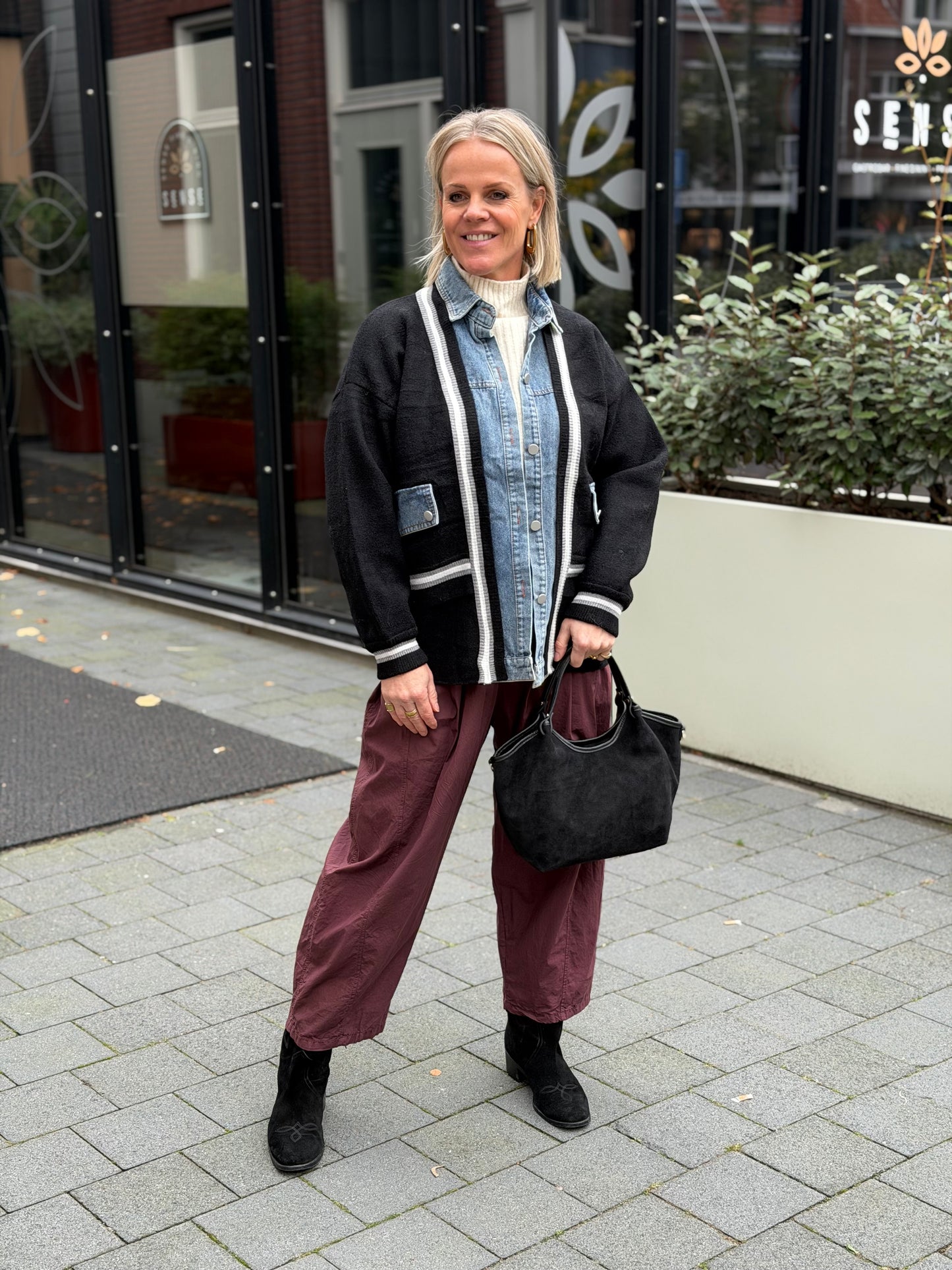 Zwart vest met jeans details