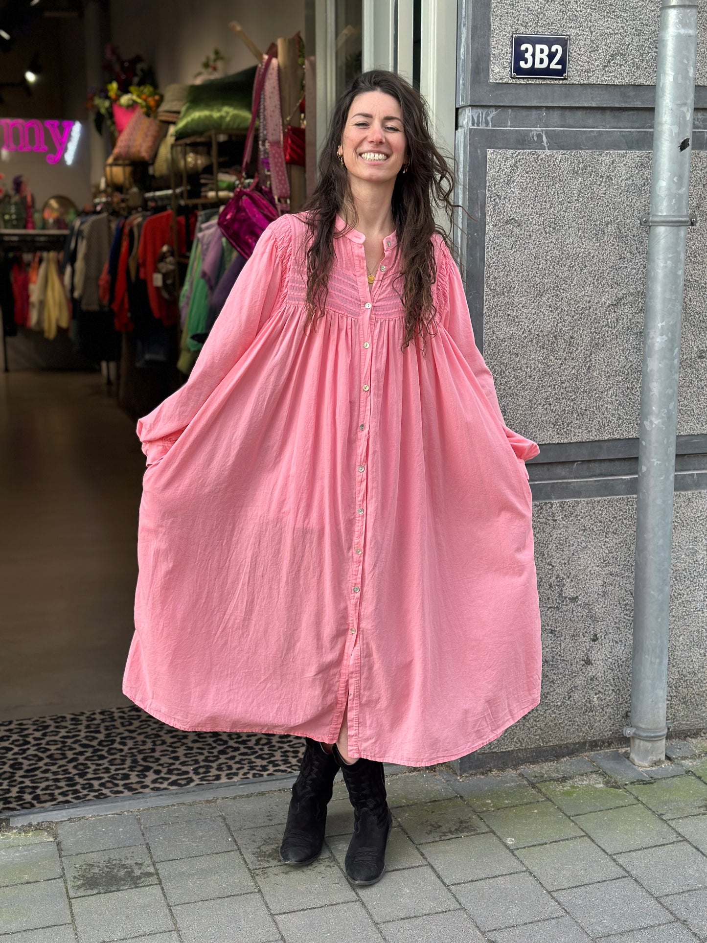 Luchtige katoenen doorknoop jurk Rosa pink