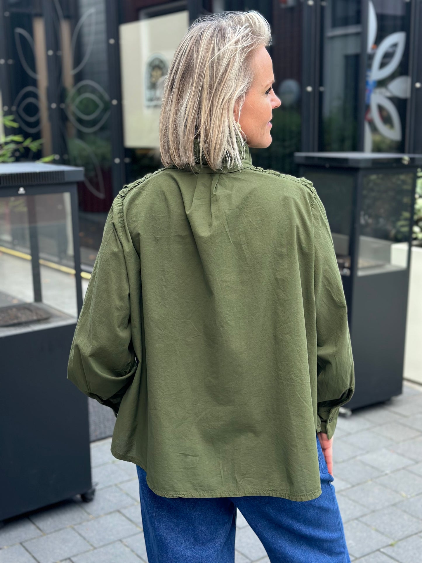 blouse met volant kraag khaki