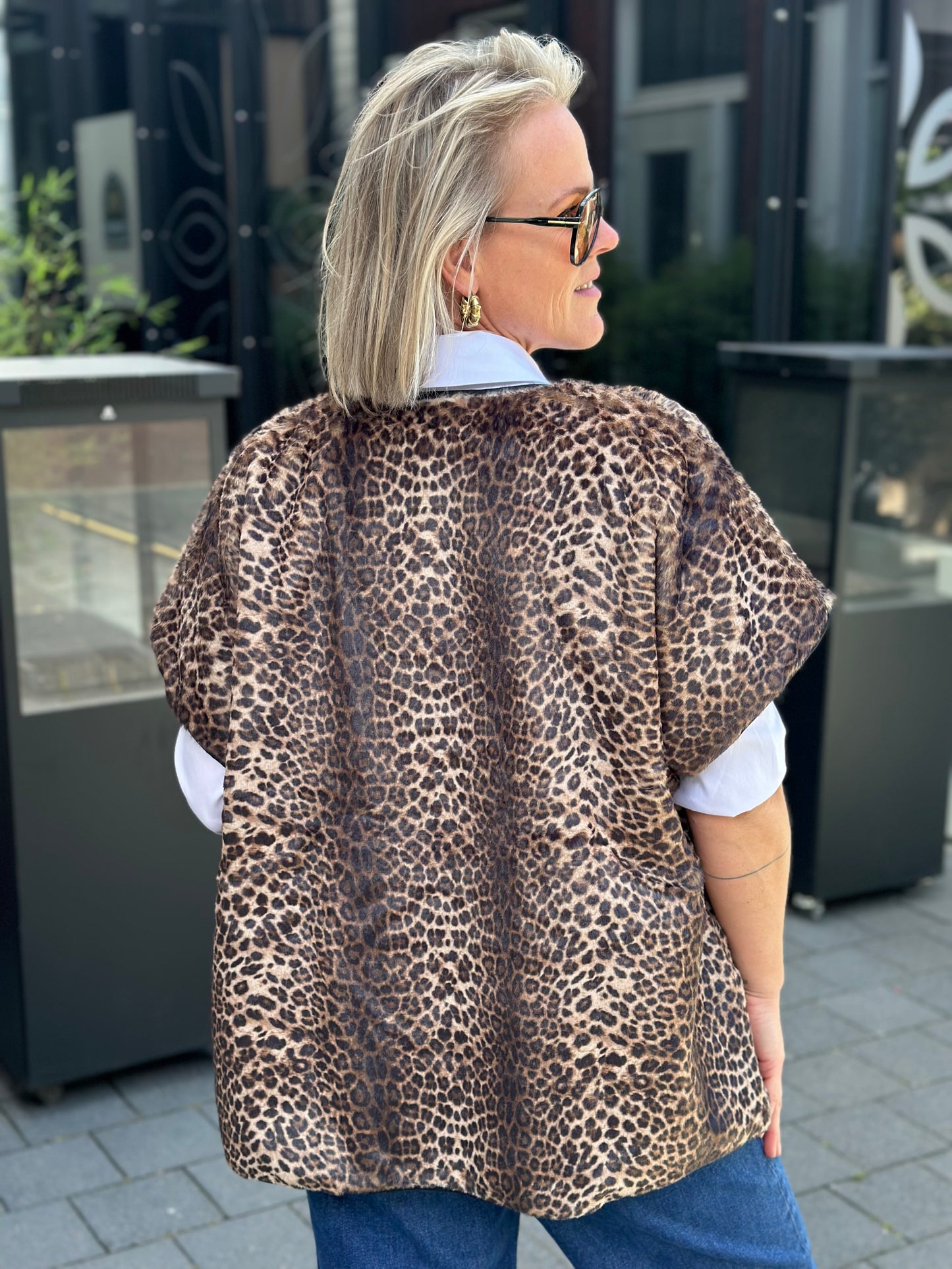 Furry oversized bodywarmer Leopard