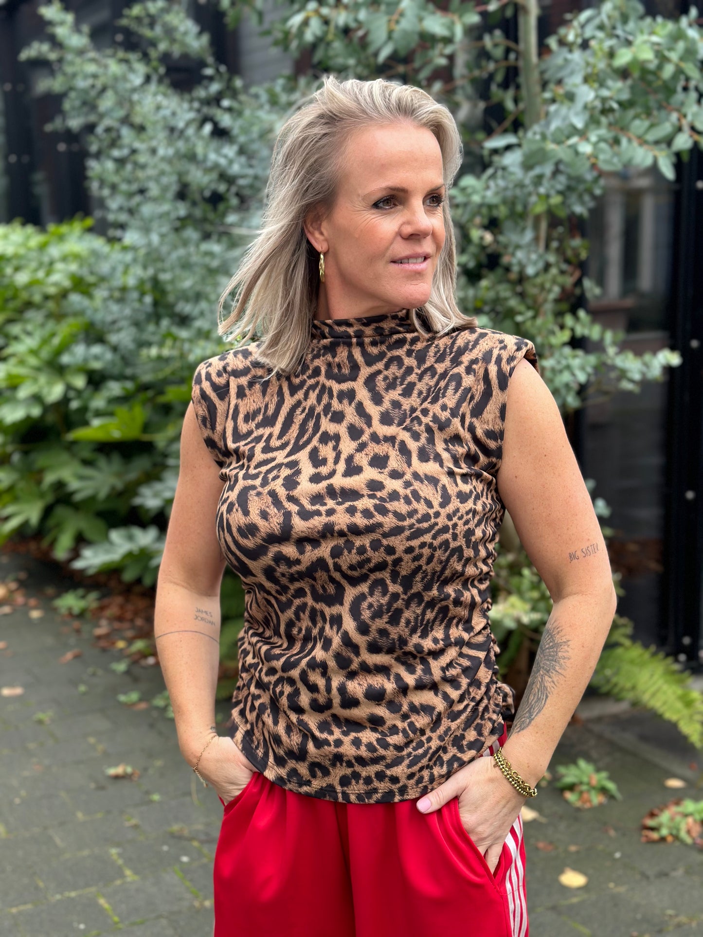 sleeveless turtleneck top Leopard