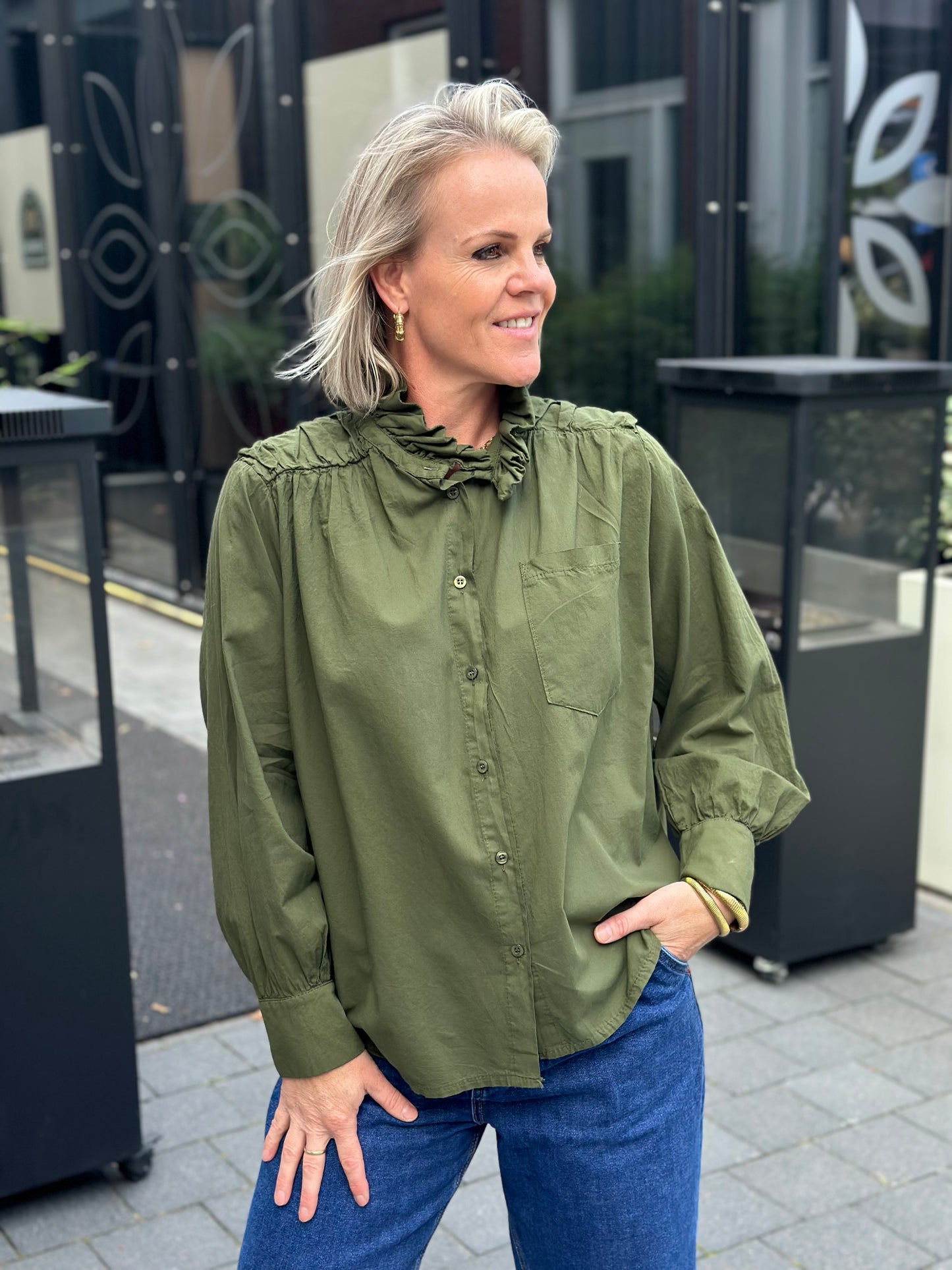 blouse met volant kraag khaki