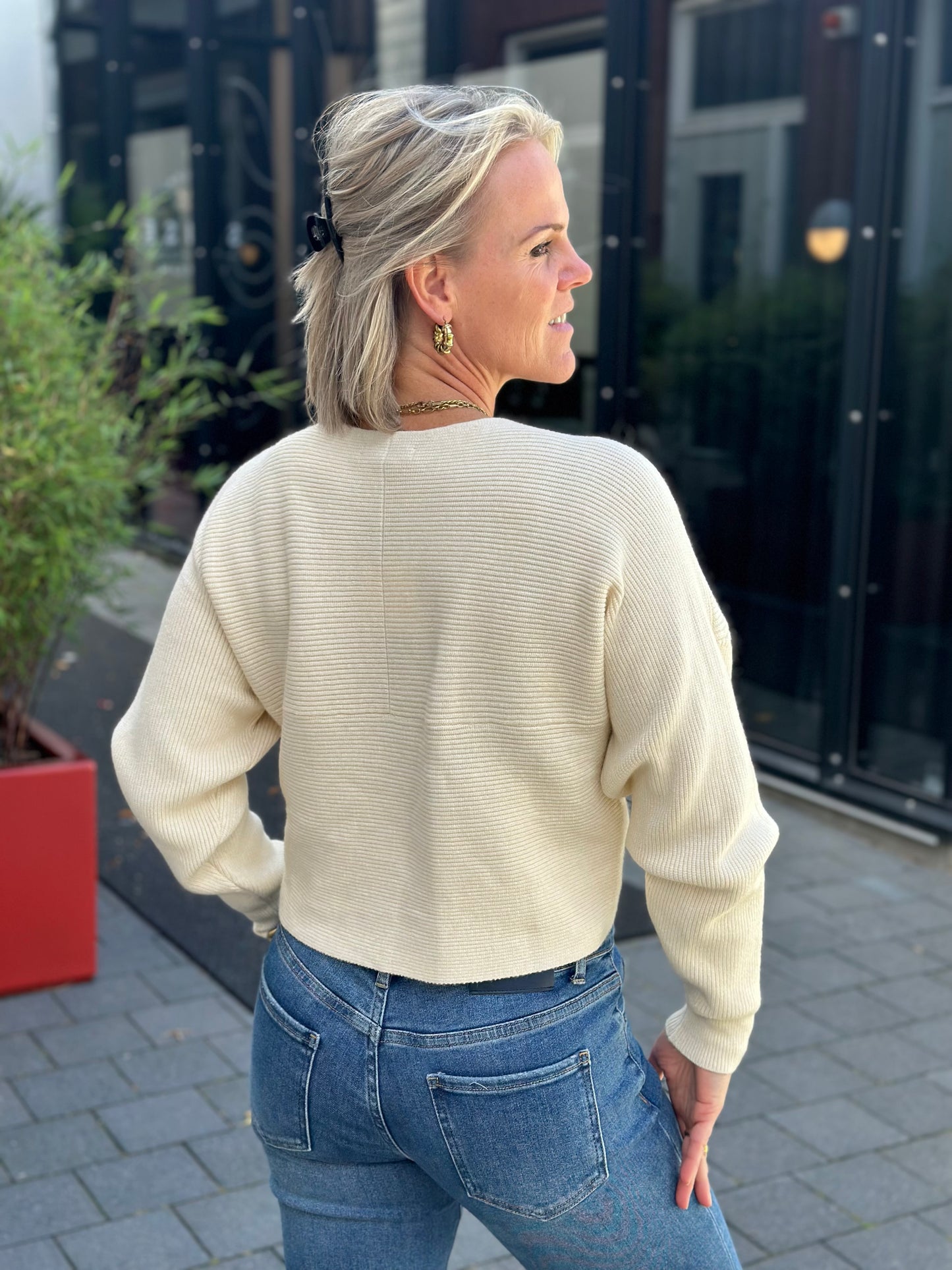 Soft Cropped cross trui ecru