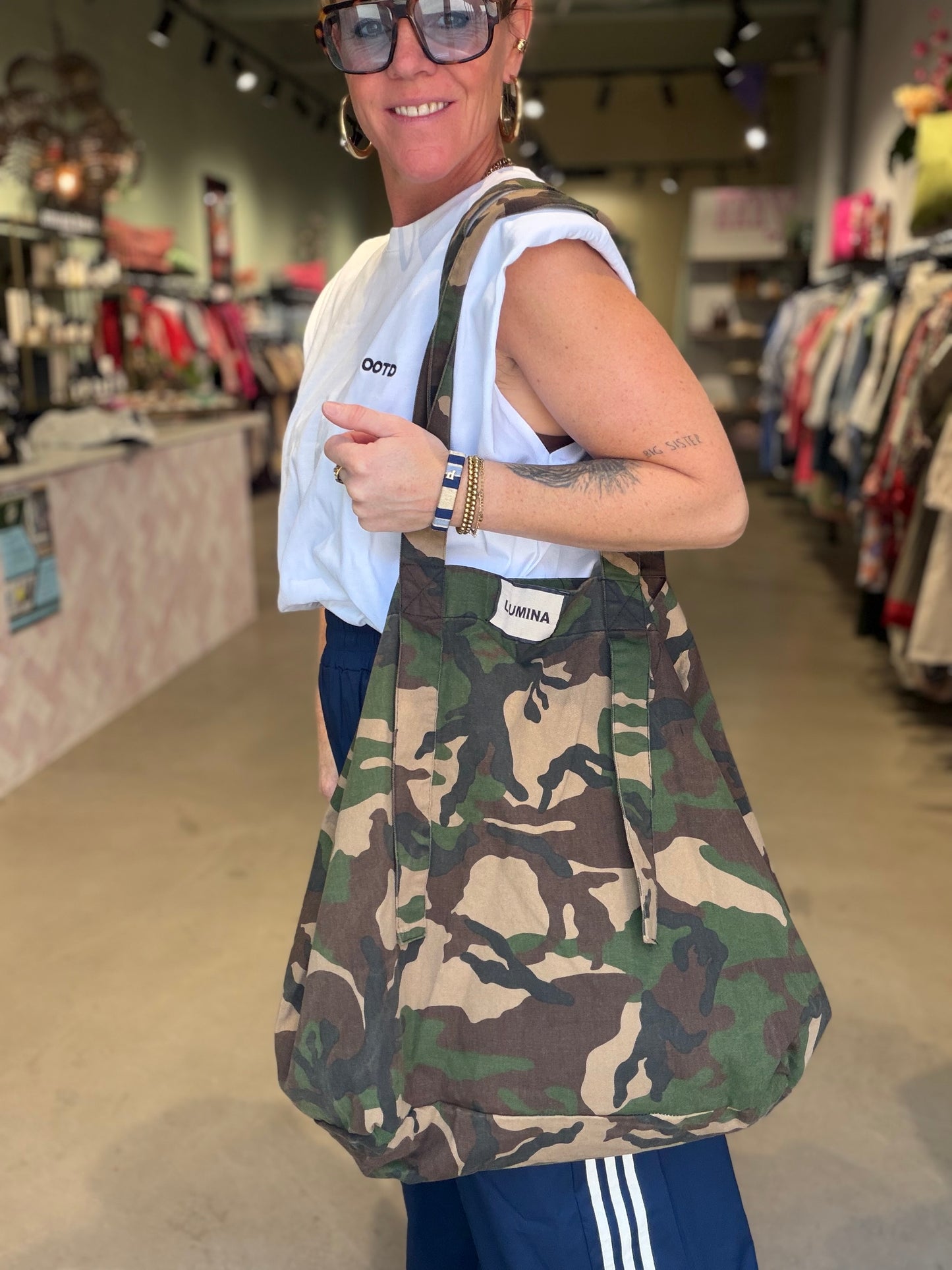 Camouflage shopper