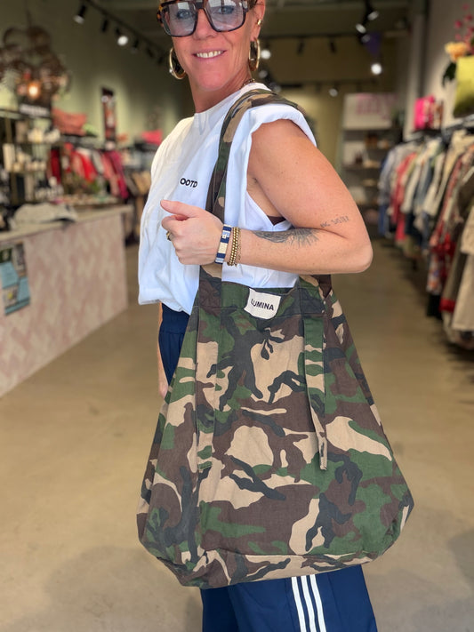Camouflage shopper