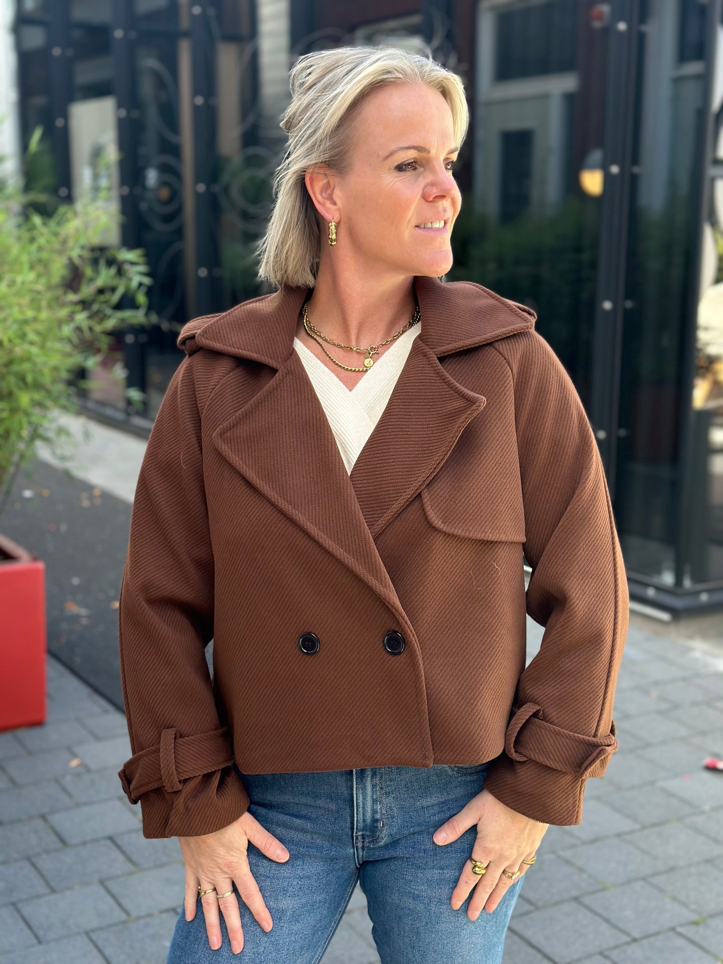 Korte trenchcoat bruin