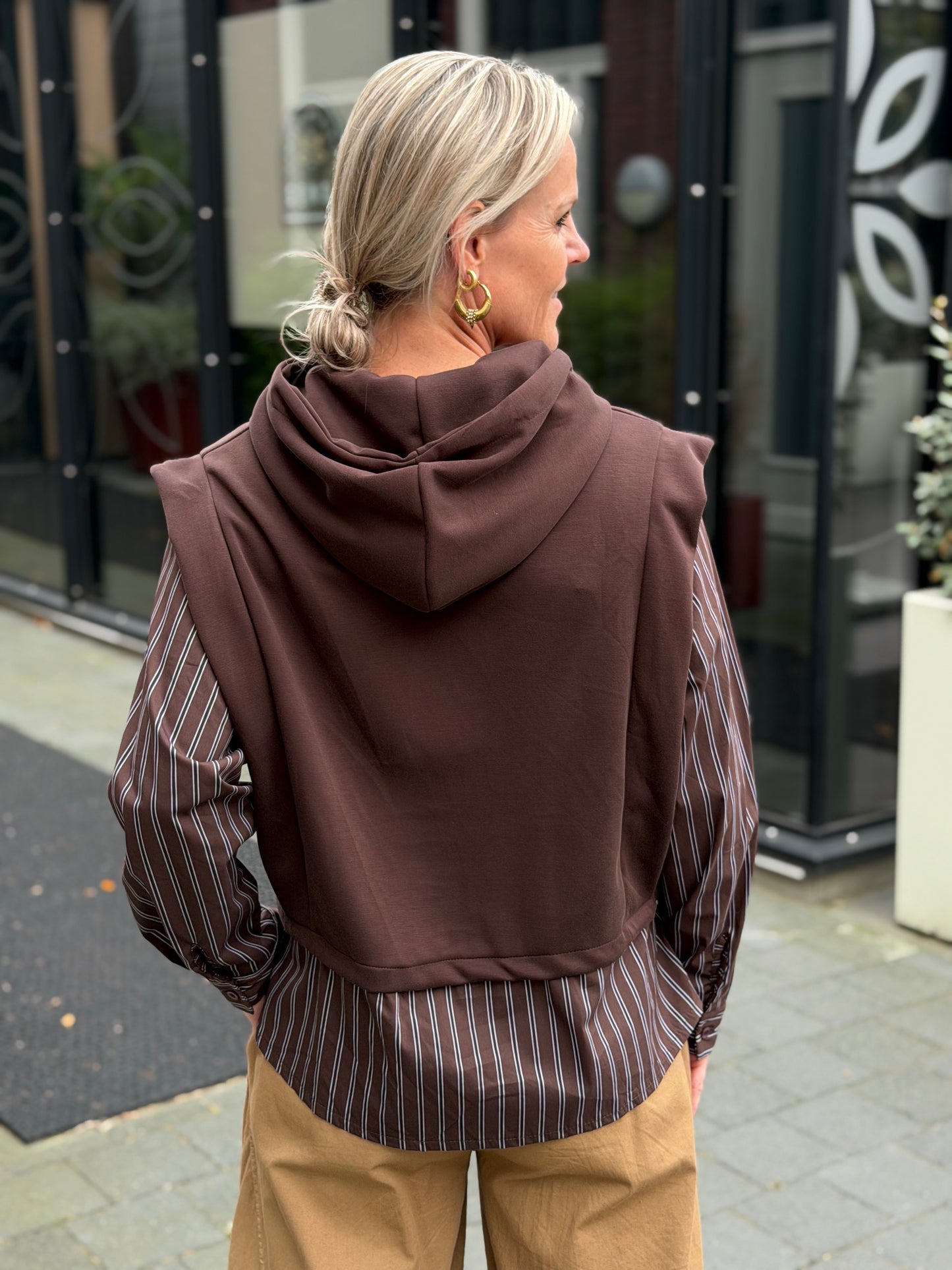 Hoodie sweater with blouse brown