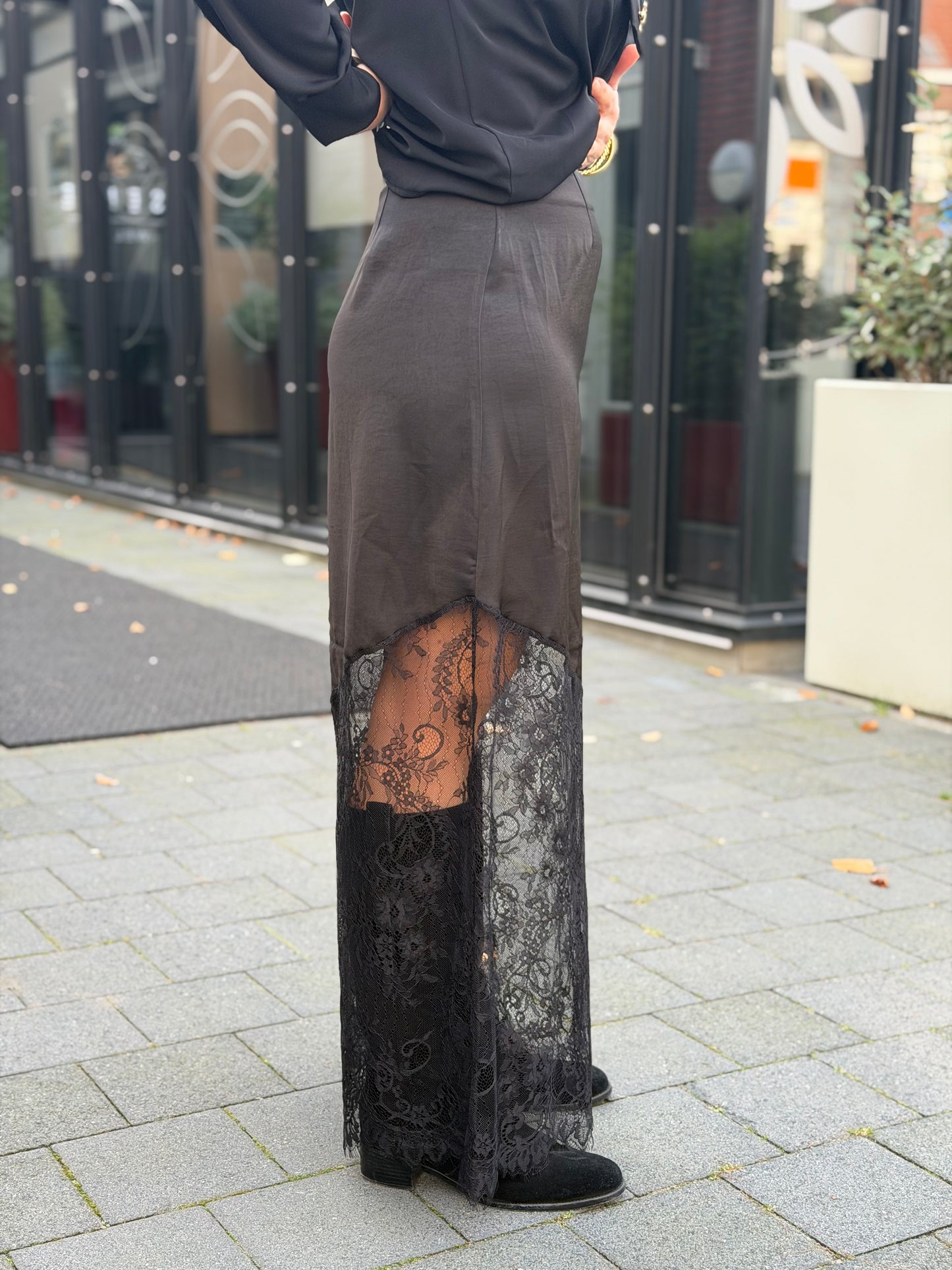 Lange zijde rok met kant zwart