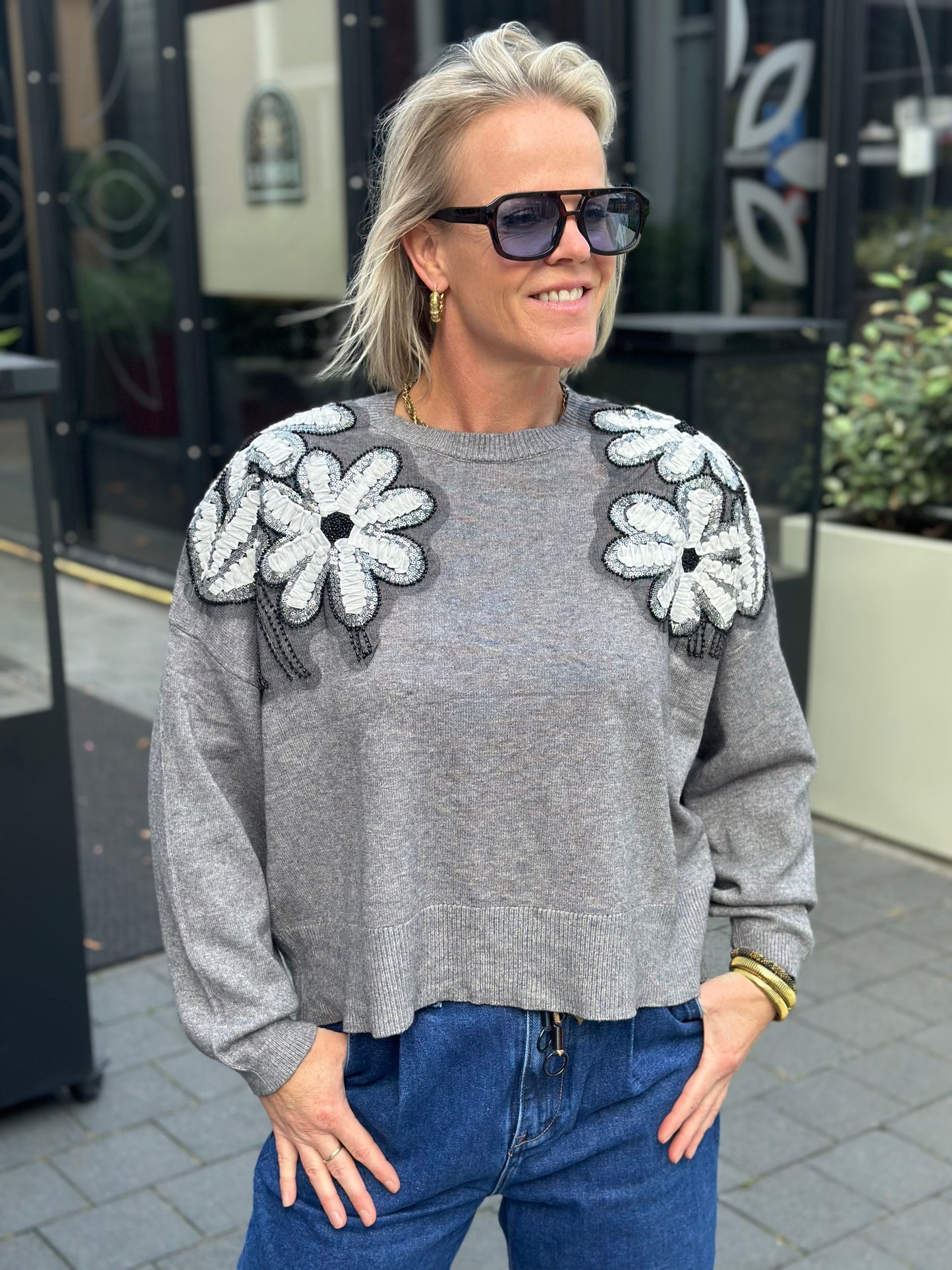 Soft knitted flower trui grijs