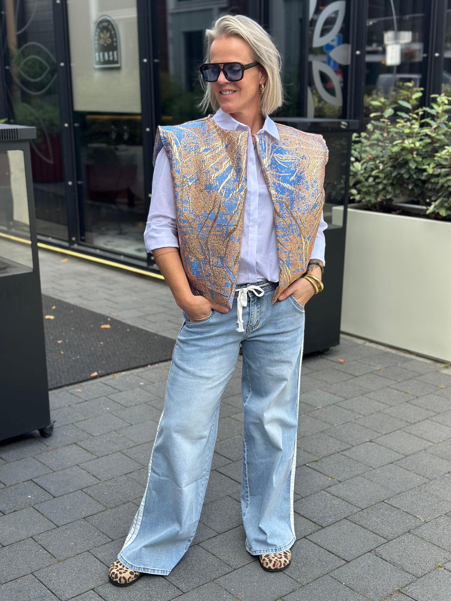 Metallic gilet licht blauw en brons