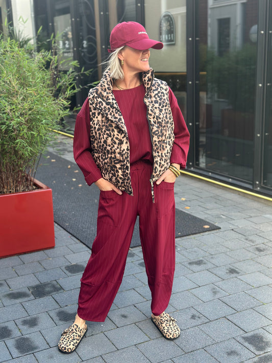 Tweedelige krijtstreep set broek en top diep rood