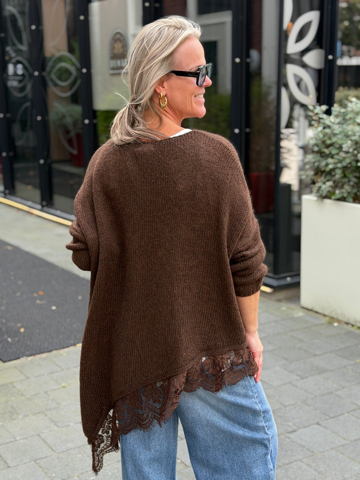 Asymmetrisch trui met kant bruin