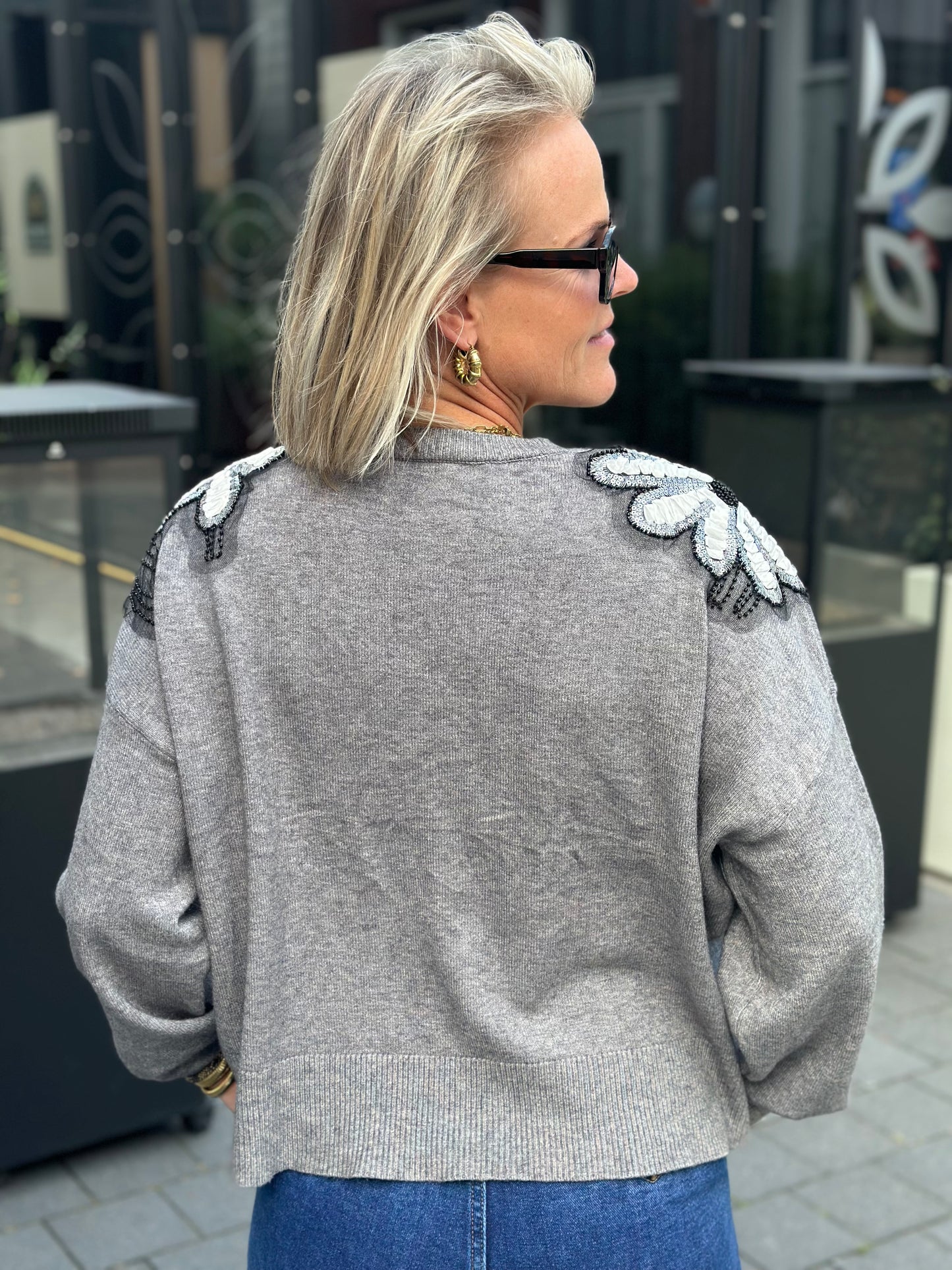 Soft knitted flower trui grijs