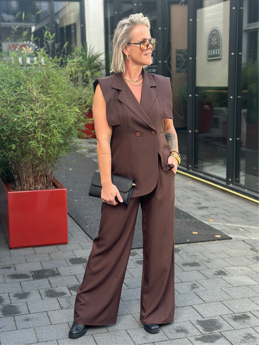 Tweedelige set broek en Asymmetrisch gilet bruin