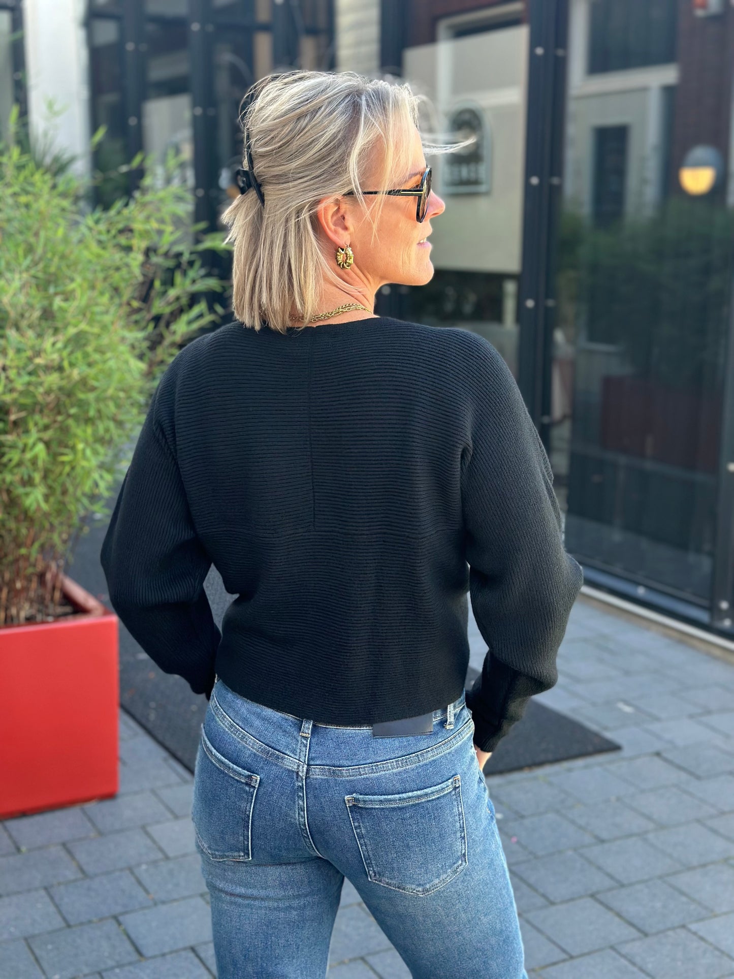 Soft Cropped cross trui zwart