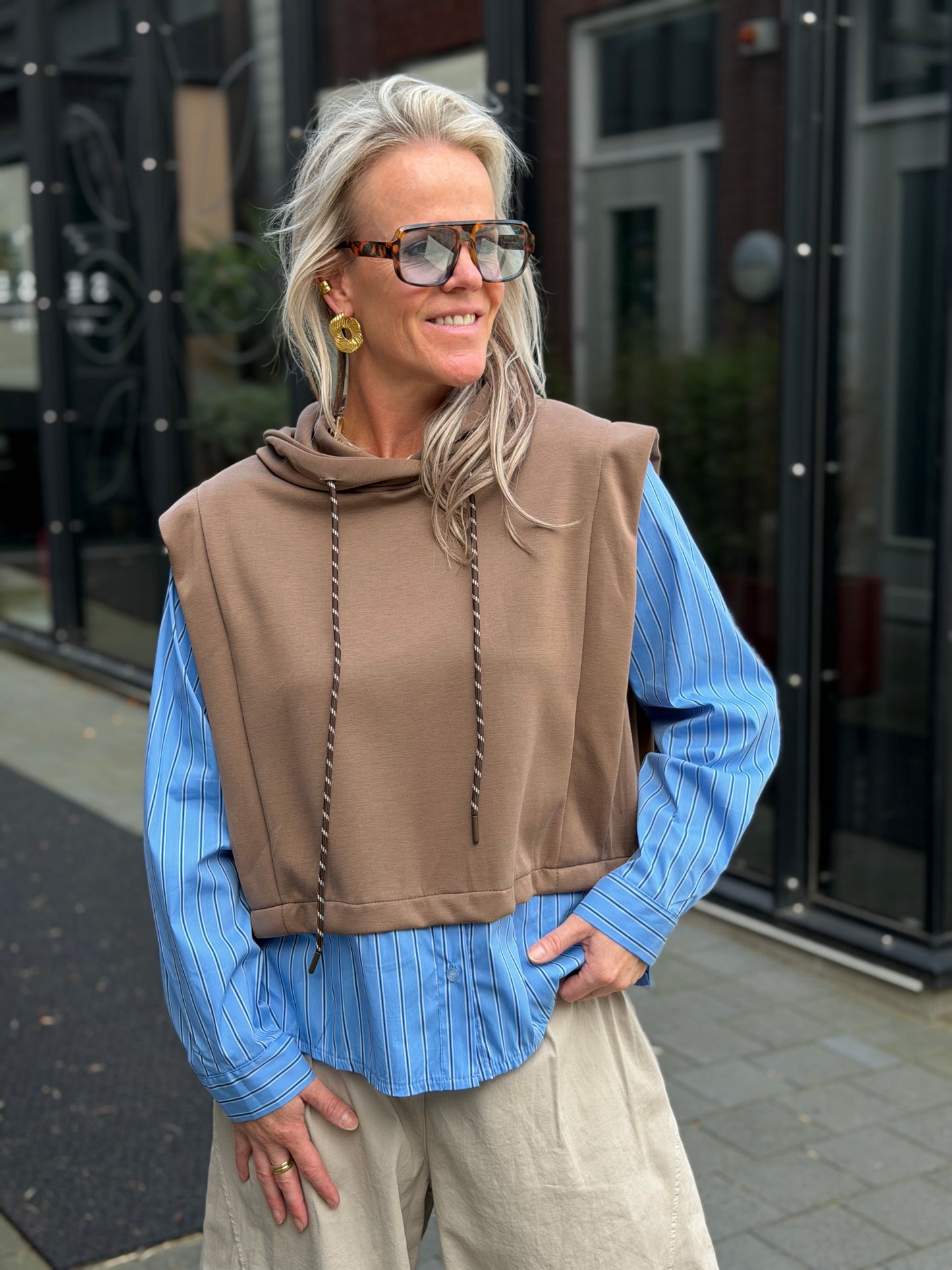 Hoodie sweater with blouse camel blue